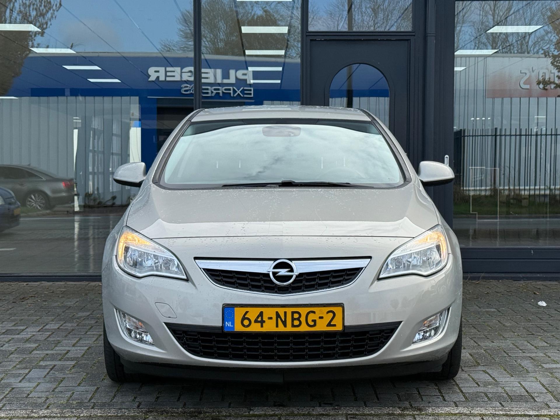 48554541-3.jpg