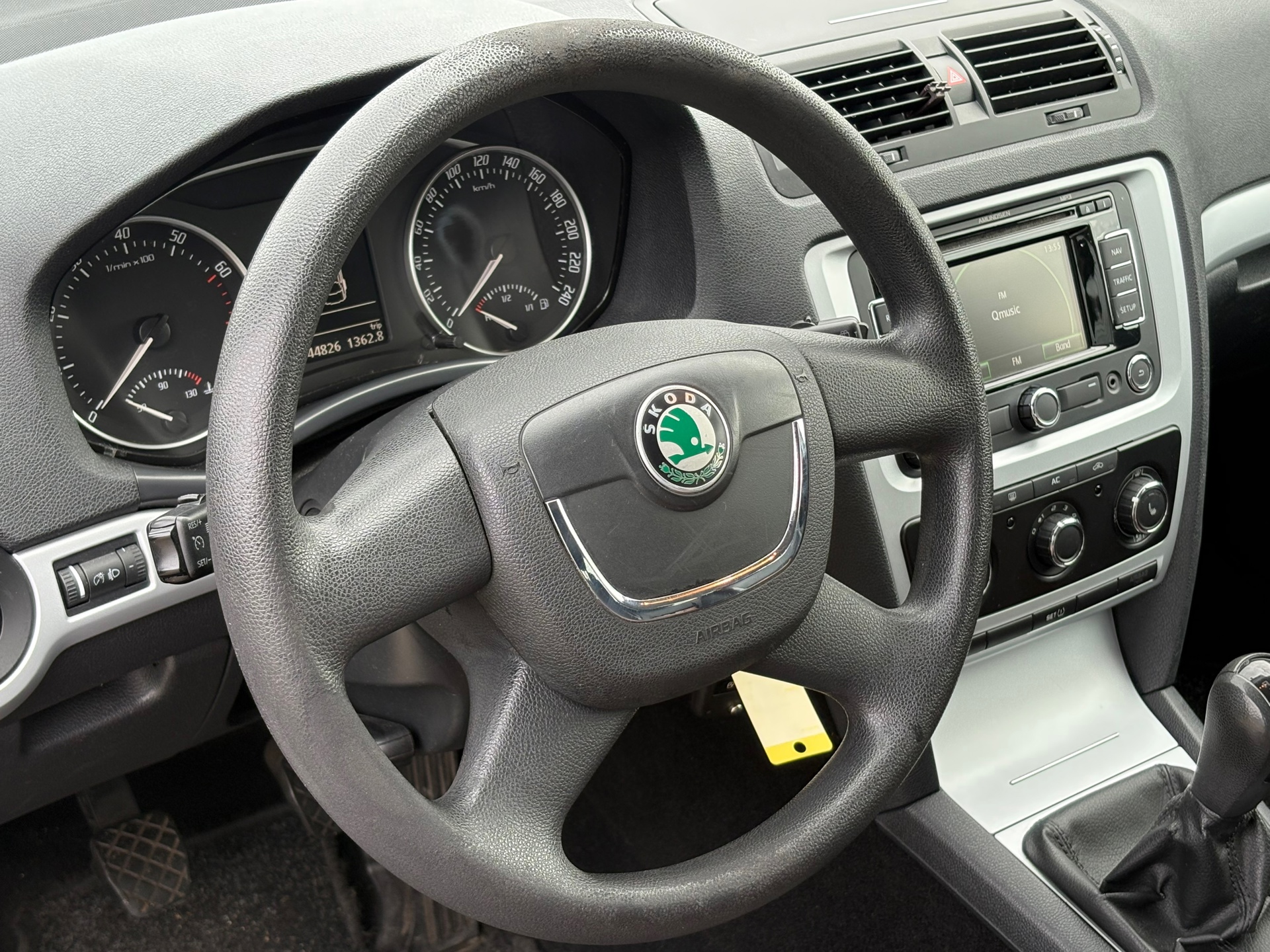 48556997-2.jpg