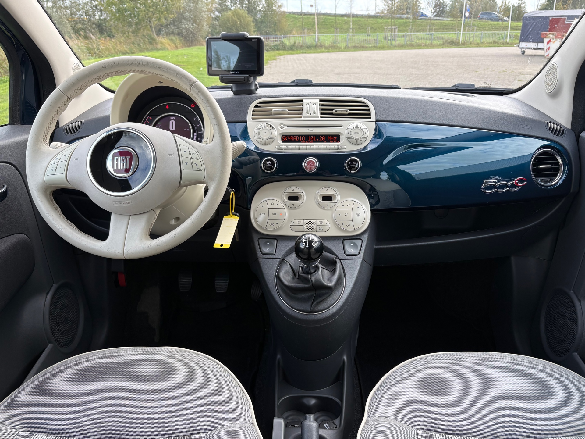 48612252-10.jpg